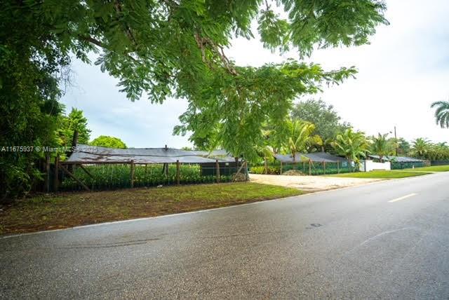 19390 SW 232nd St, Miami, FL, 33170/$1,750,000 3 19390 SW 232nd St
