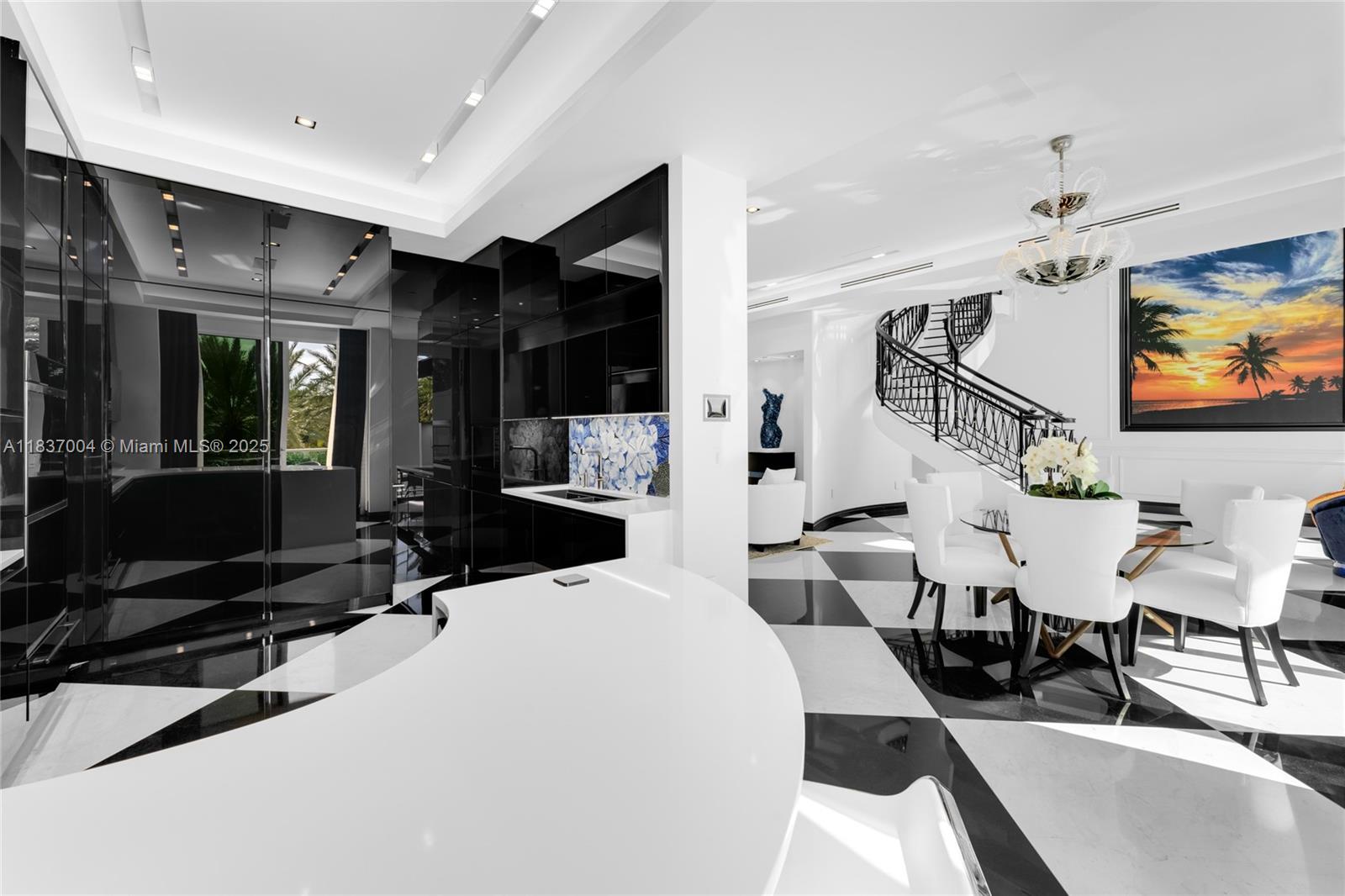 IL VILLAGGIO ON SOUTH BEA - Residential