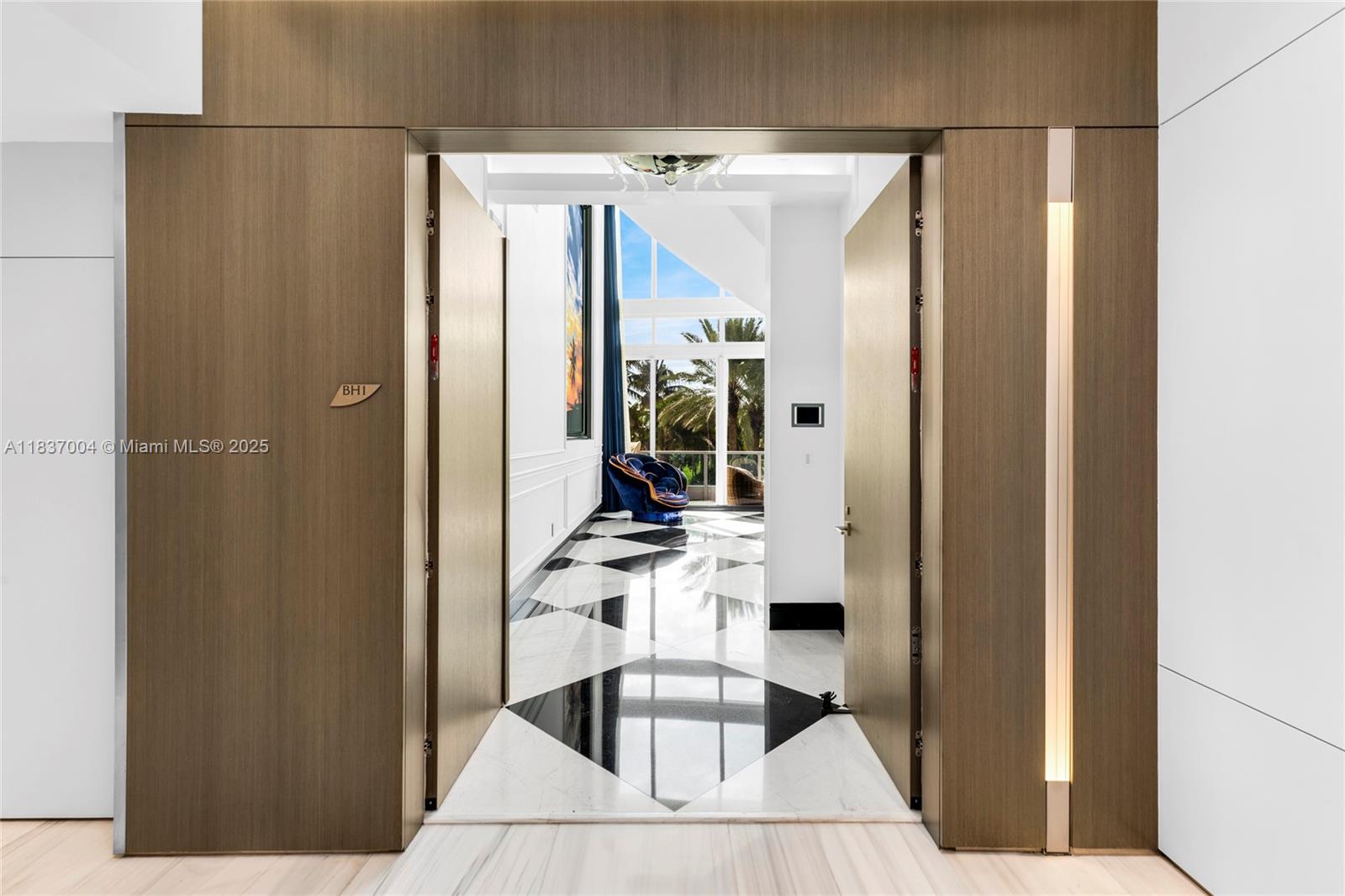 IL VILLAGGIO ON SOUTH BEA - Residential