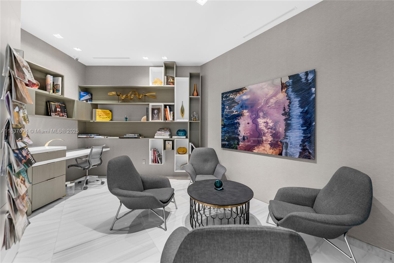 IL VILLAGGIO ON SOUTH BEA - Residential