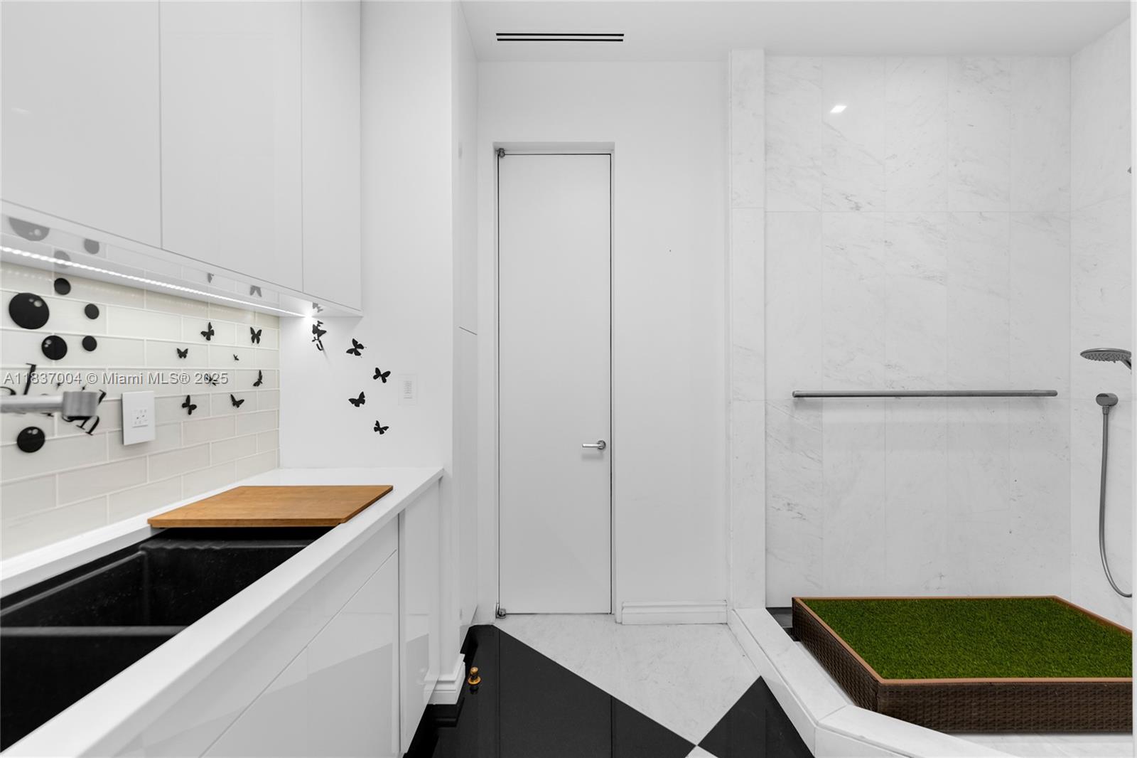 IL VILLAGGIO ON SOUTH BEA - Residential