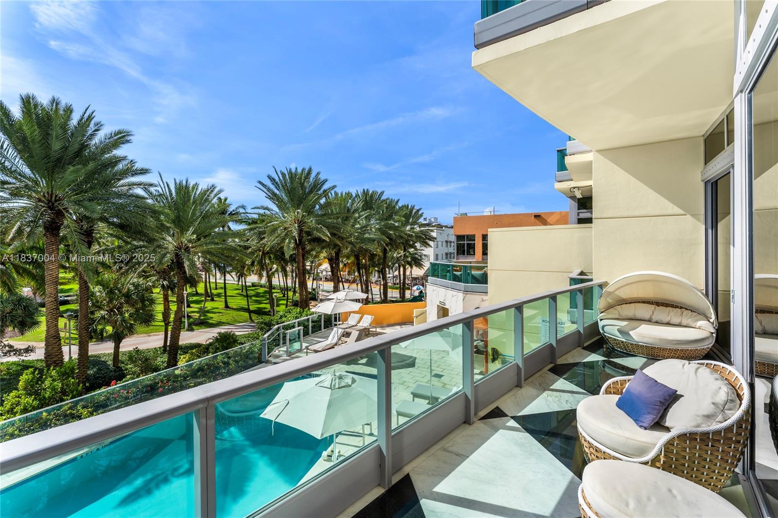 IL VILLAGGIO ON SOUTH BEA - Residential