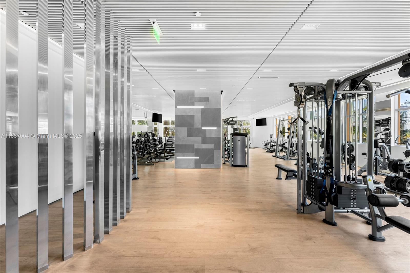 IL VILLAGGIO ON SOUTH BEA - Residential