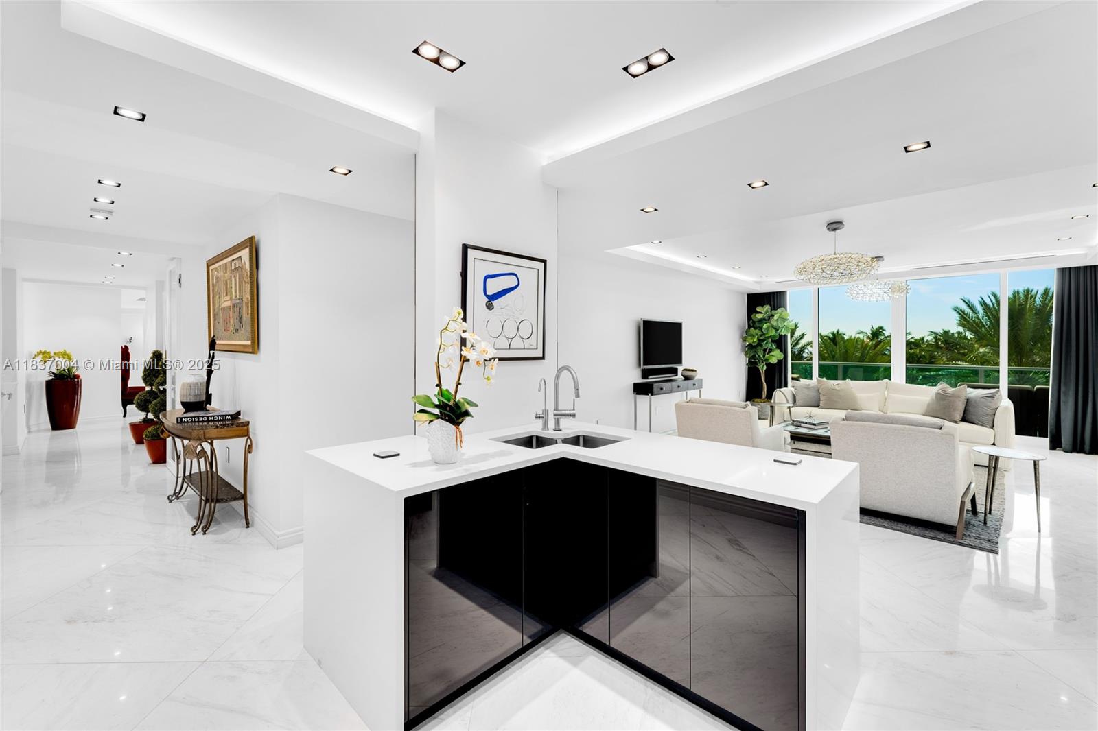 IL VILLAGGIO ON SOUTH BEA - Residential