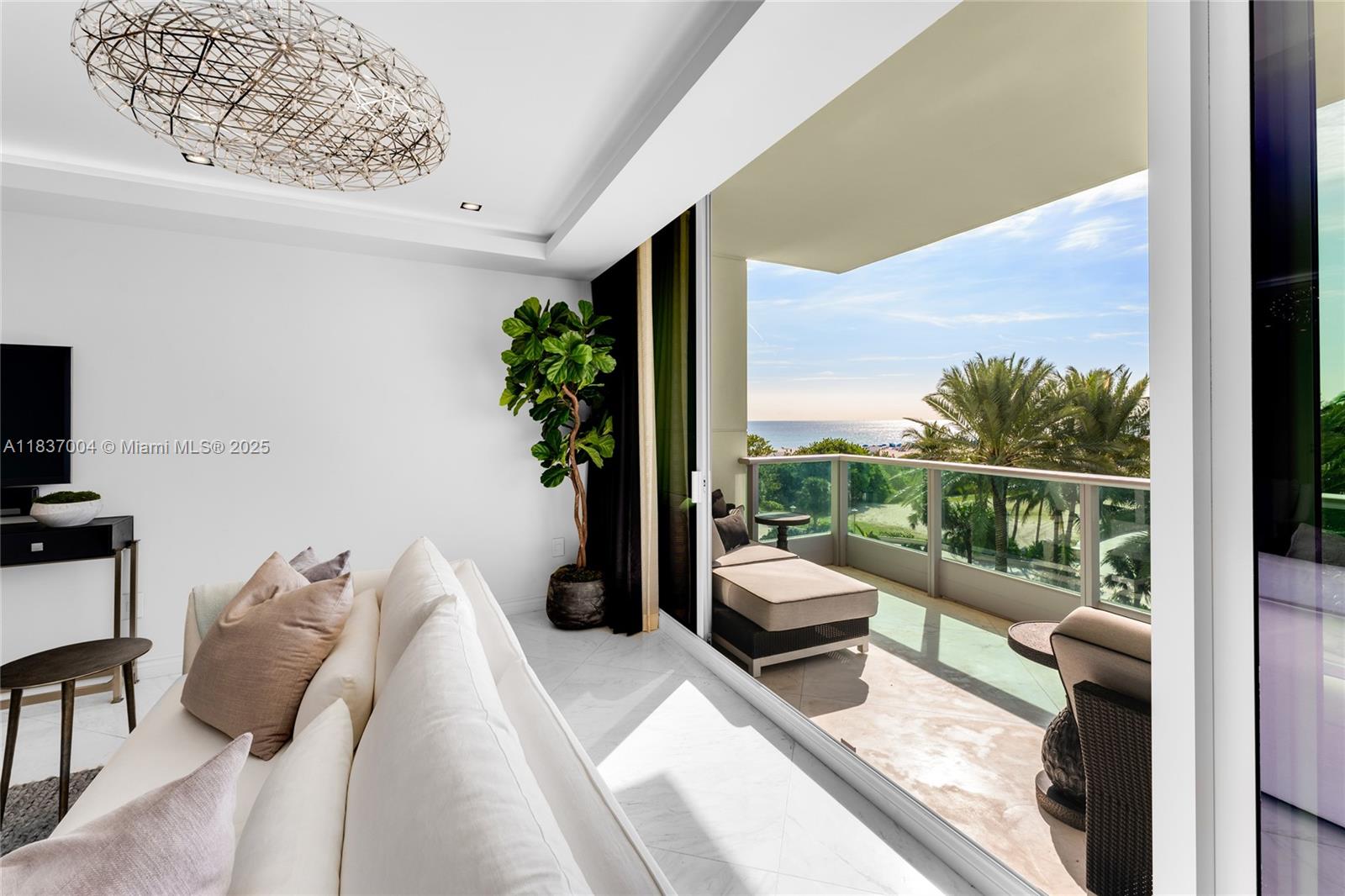 IL VILLAGGIO ON SOUTH BEA - Residential