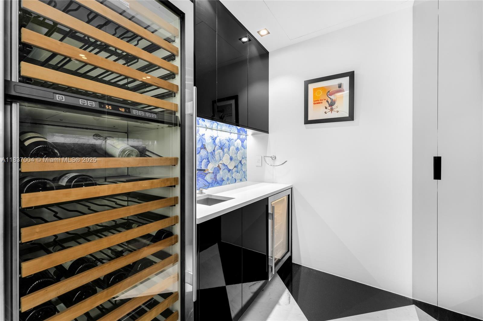 IL VILLAGGIO ON SOUTH BEA - Residential