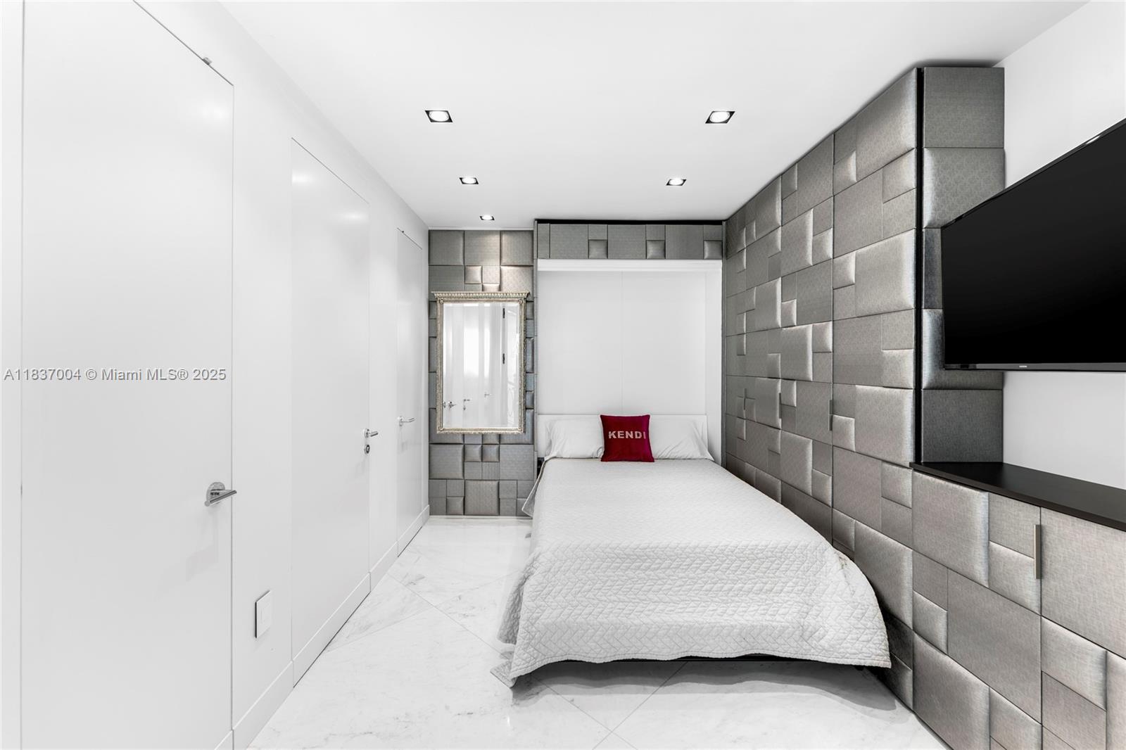 IL VILLAGGIO ON SOUTH BEA - Residential