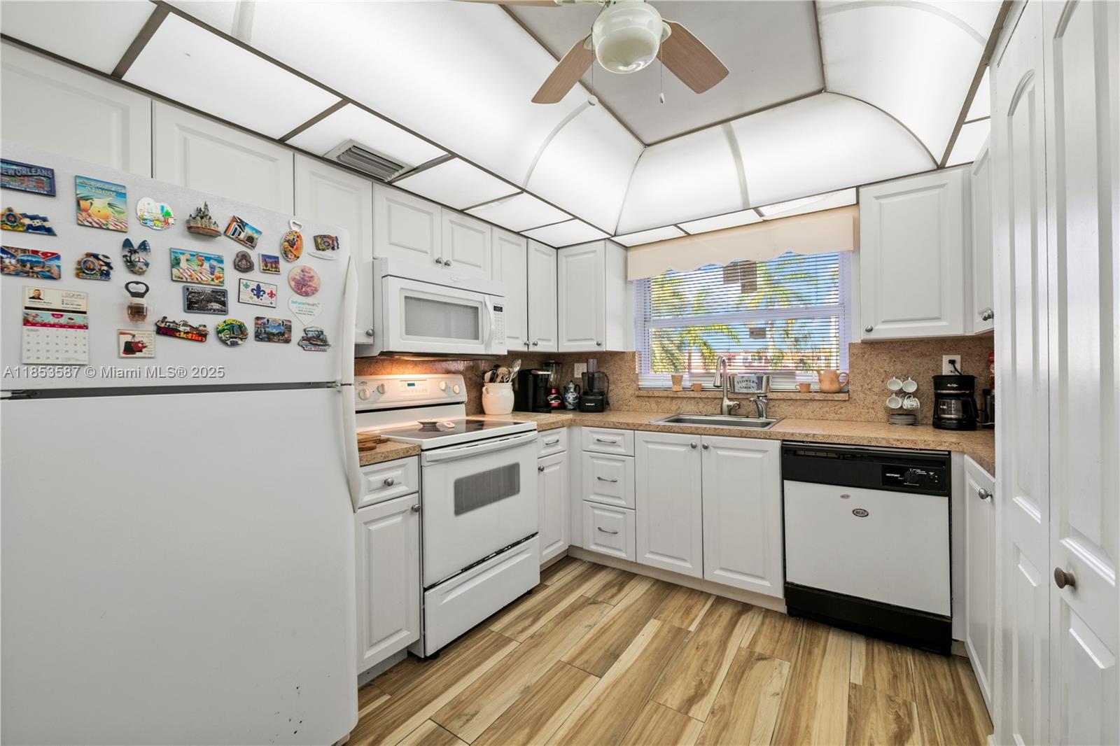 SUNRISE LAKES 134 CONDO - Residential