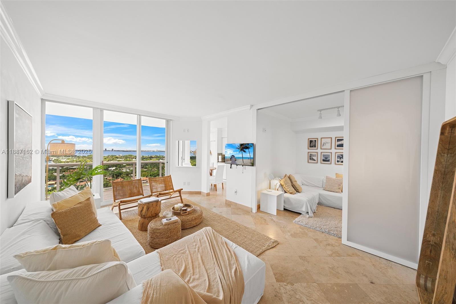 4779 Collins Ave 2006