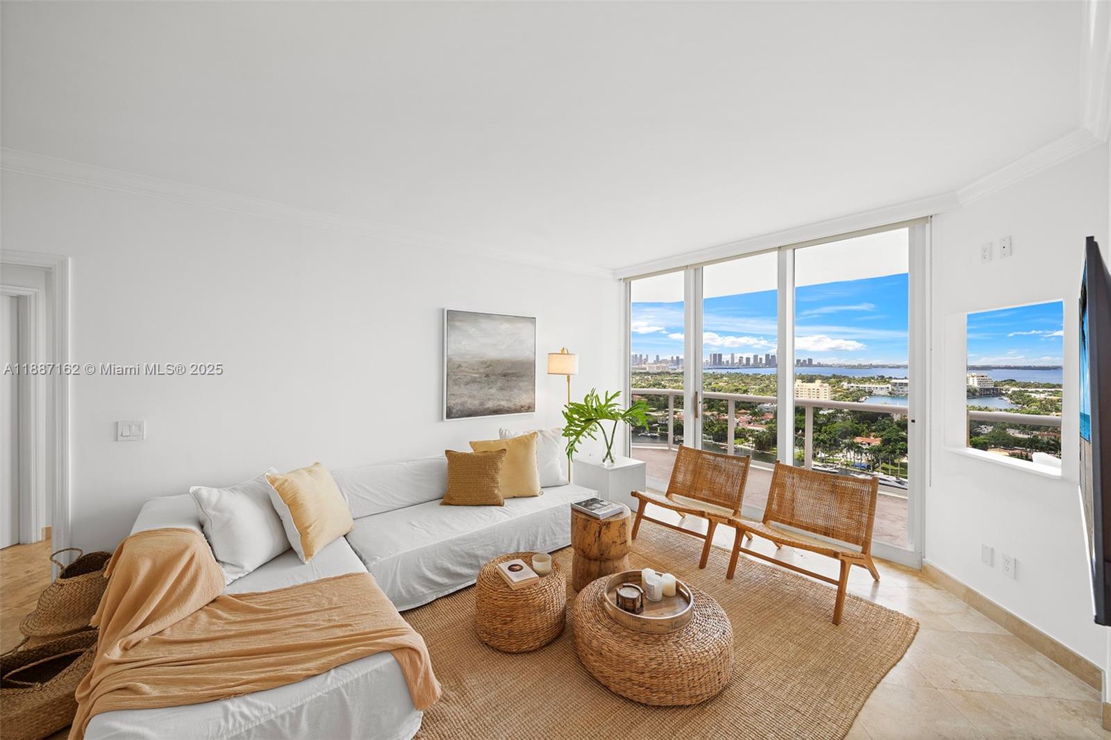 4779 Collins Ave 2006