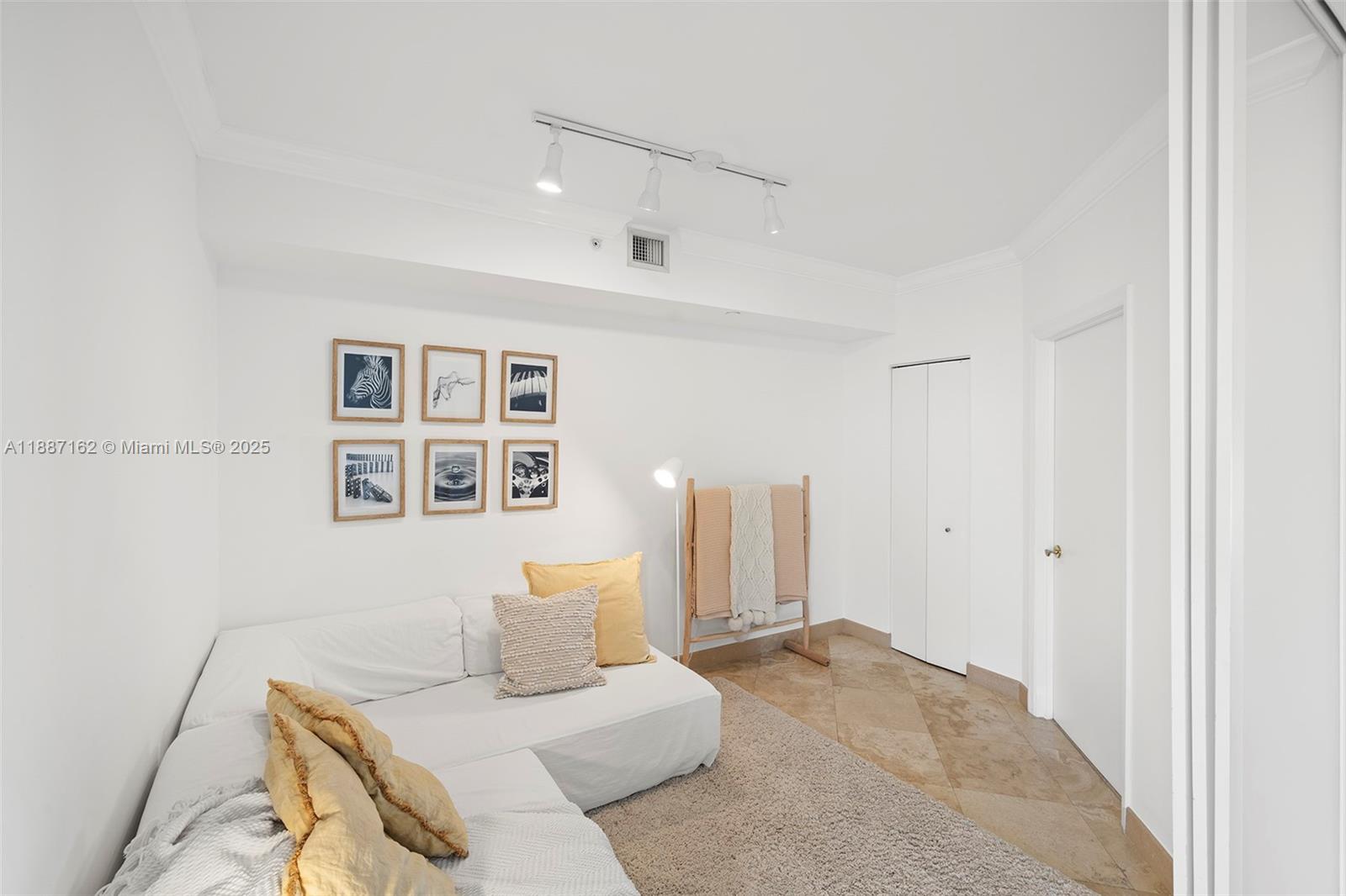 BLUE DIAMOND CONDO - Residential Lease