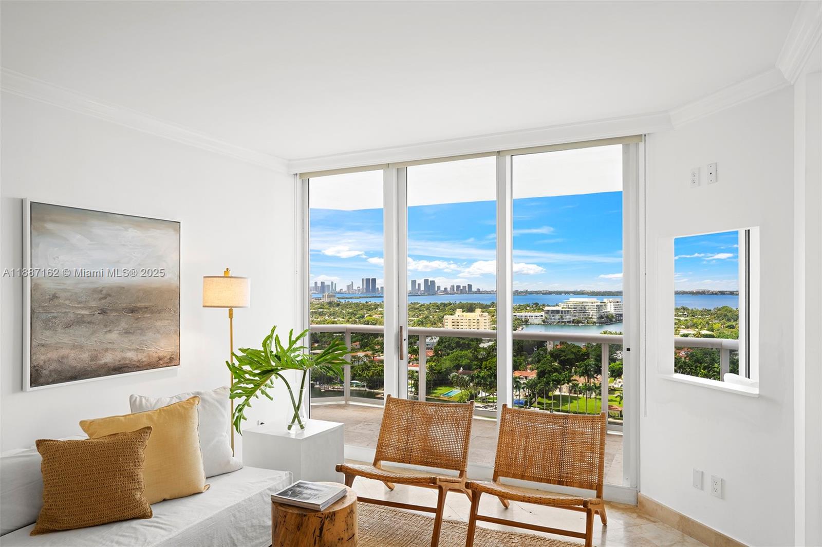 4779 Collins Ave 2006