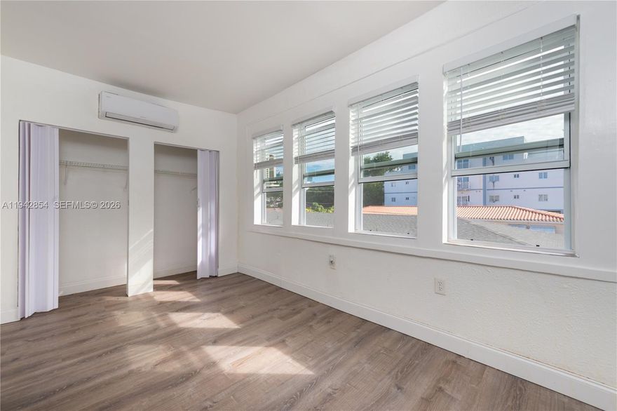 Bright alcove studio in the boutique Villa La Pinta, a near 1-bedroom w/ a private sleeping nook. Features a gas
stove, open layout, and large windows for great natural light. Professionally managed, secure building with laundry
on-site. Water and trash included; tenant pays FPL. Move-in with first and security (terms negotiable). Simple free
application & just submit proof of income + ID. Rapid approval and easy process. Centrally located in Little
Havana, just minutes to Brickell, Downtown, major highways, and public transit. Walk to vibrant dining, shopping,
and cultural attractions. Perfect for professionals or students seeking affordability and convenience in Miami’s
cultural hub. Flexible terms and quick move-in available. Call/text LA for a showing today! A rare opportunity—schedule your tour today!