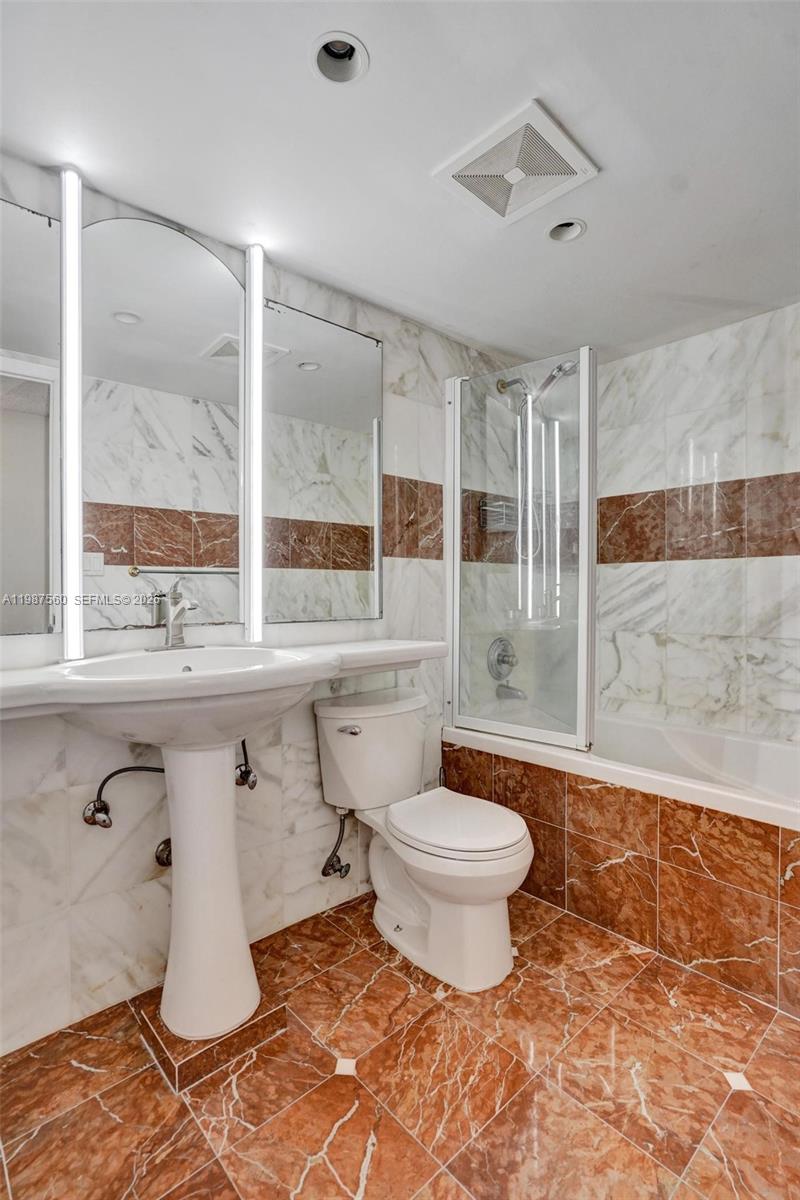 TRAFALGAR TOWERS CONDOMIN - Residential Lease