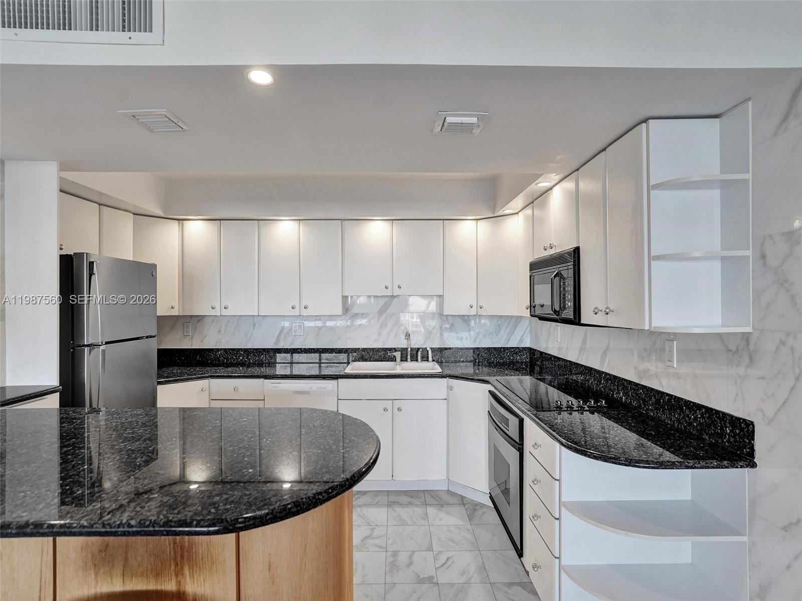 TRAFALGAR TOWERS CONDOMIN - Residential Lease