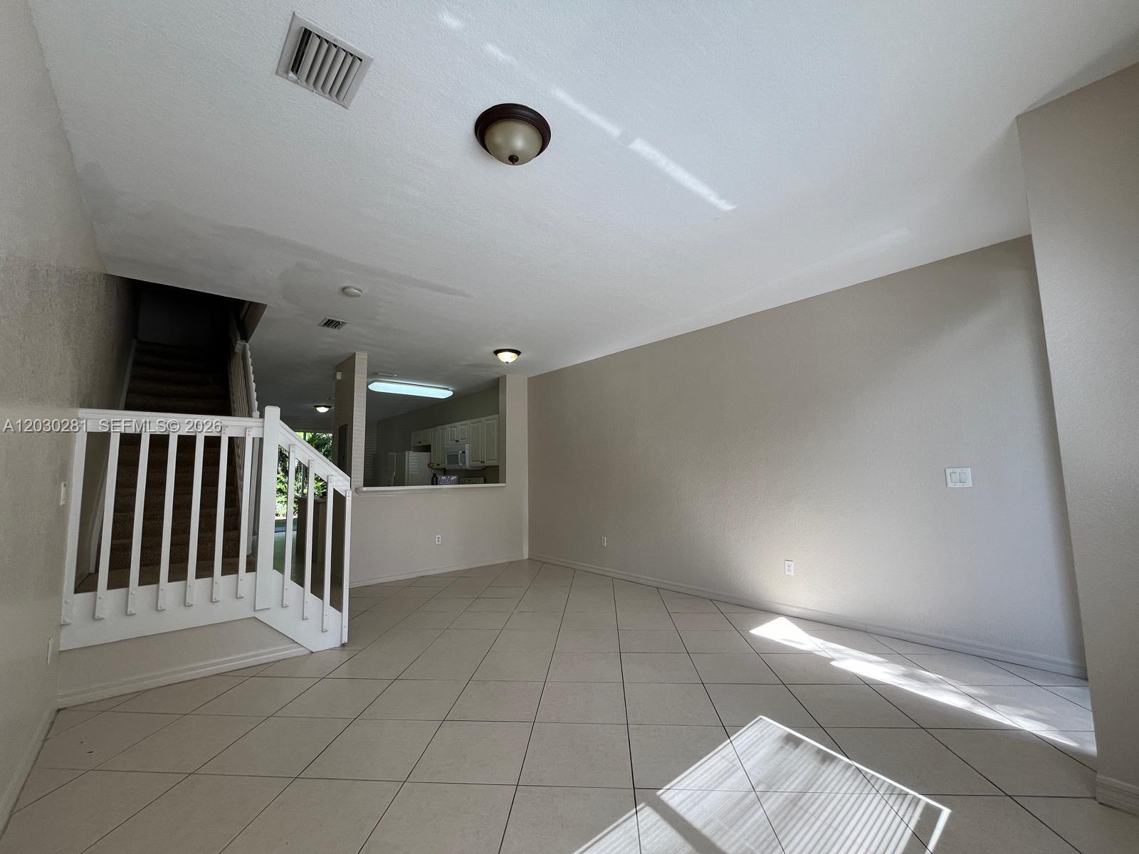 1932 Alamanda Way 1932