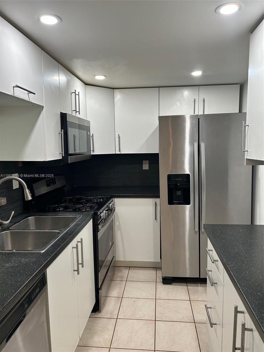 2201 Brickell Ave 69