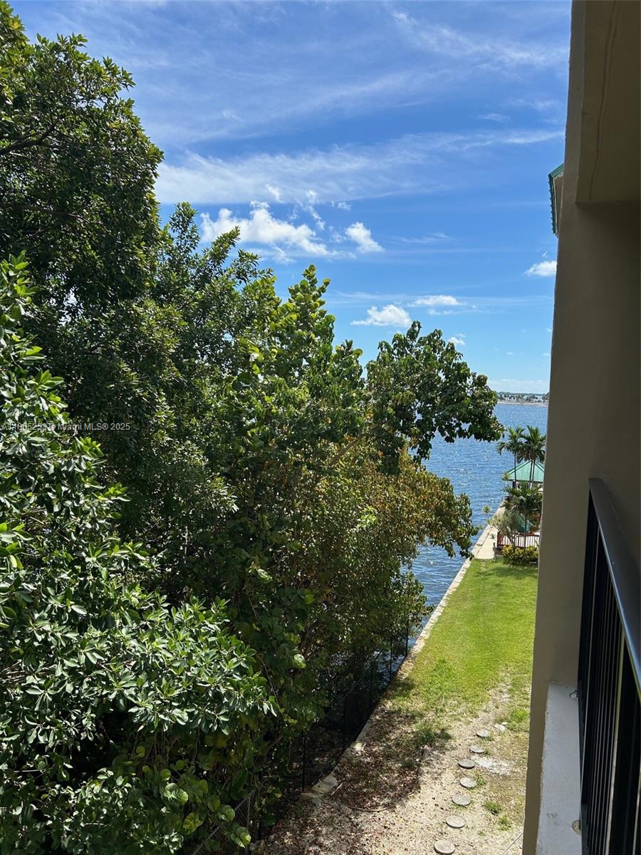 Amazing Unit, living area facing garden/trees with diagonal water view, open balcony, 2 bedrooms and 2 bathrooms, all ceramic floor, remodeled kitchen, stainless steel appliances. This unit comes with 1 parking space, quiet building offers waterfront pool area with tiki bar and BBQ area. Great location, minutes from Brickell Citi Center, fast access to major highways, restaurants, and airport.