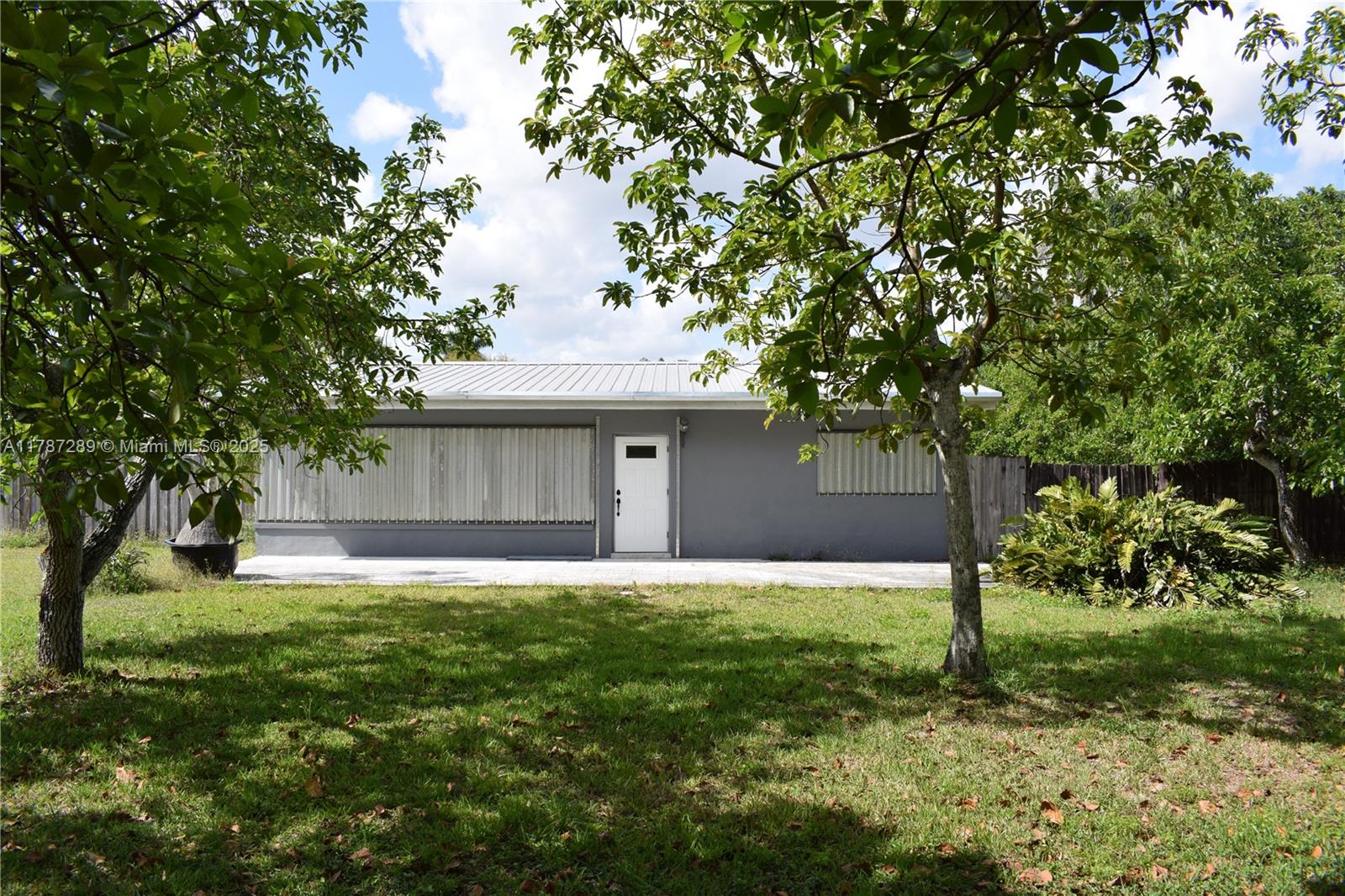 Property for Sale at 16635 Sw 236th St, Homestead, Miami-Dade County, Florida - Bedrooms: 3 
Bathrooms: 2  - $950,000