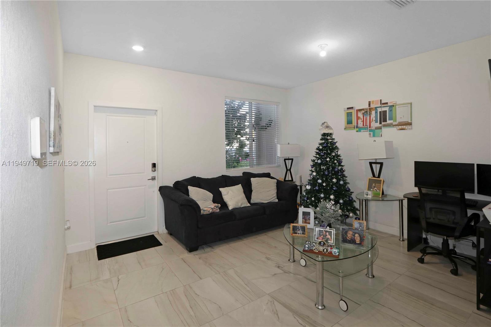 2432 SE 10th Ct, Homestead, FL, 33035/$385,000 1 2432 SE 10th Ct