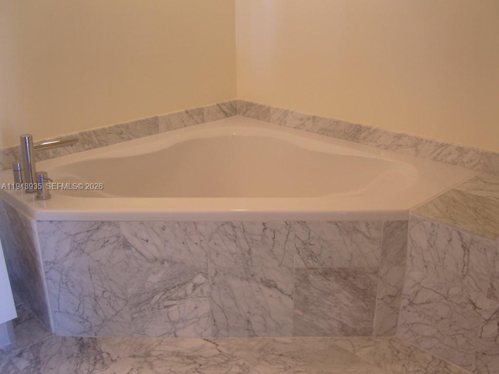 EASTSIDE AT AVENTURA COND - Residential