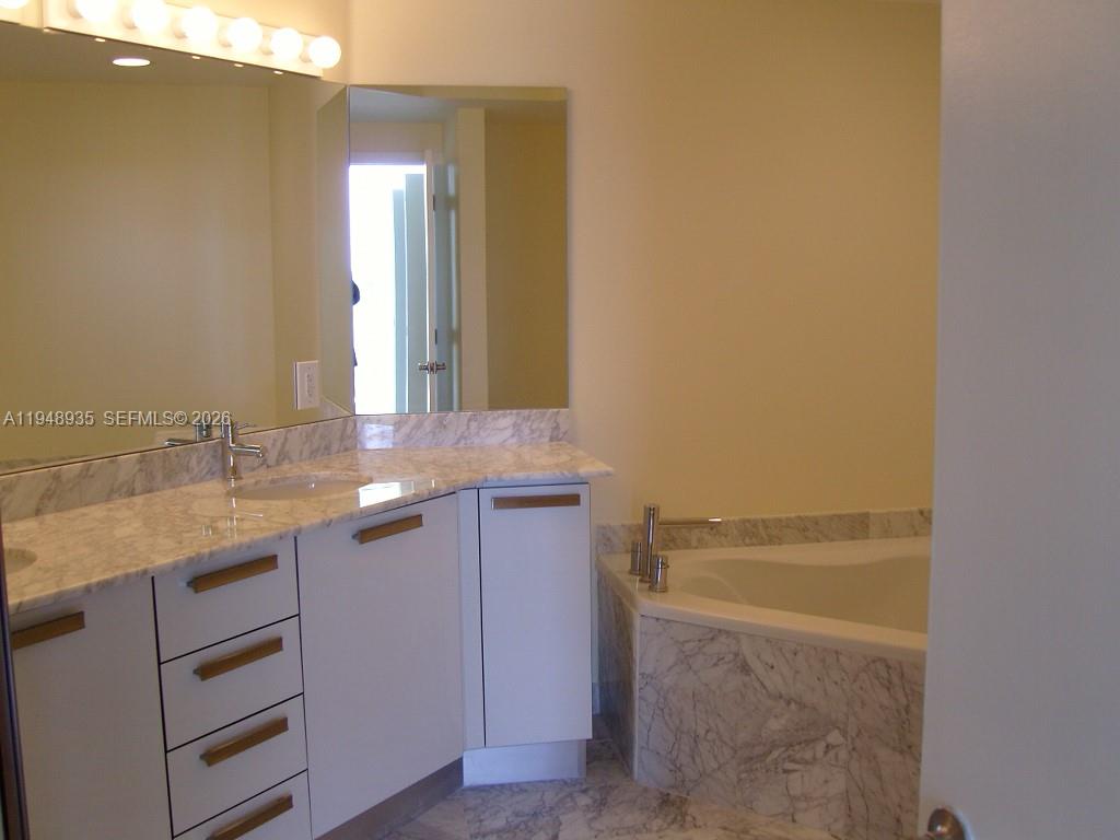 EASTSIDE AT AVENTURA COND - Residential