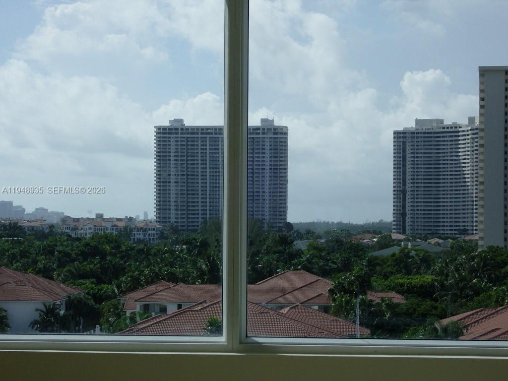 EASTSIDE AT AVENTURA COND - Residential