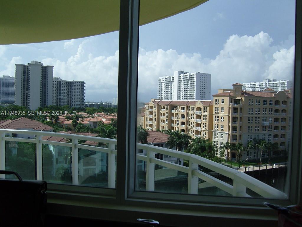 EASTSIDE AT AVENTURA COND - Residential