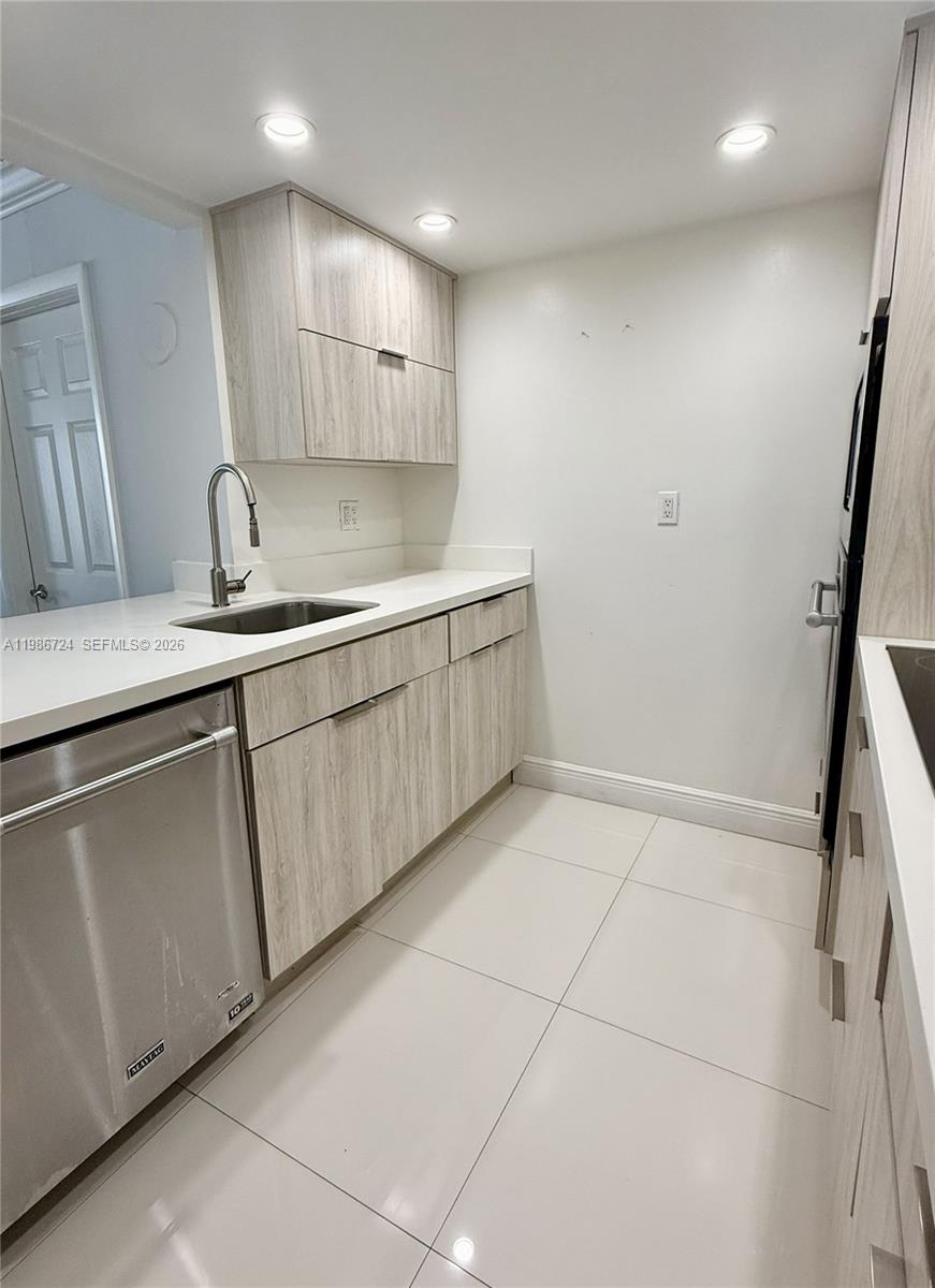 VENETIA CONDO - Residential Lease