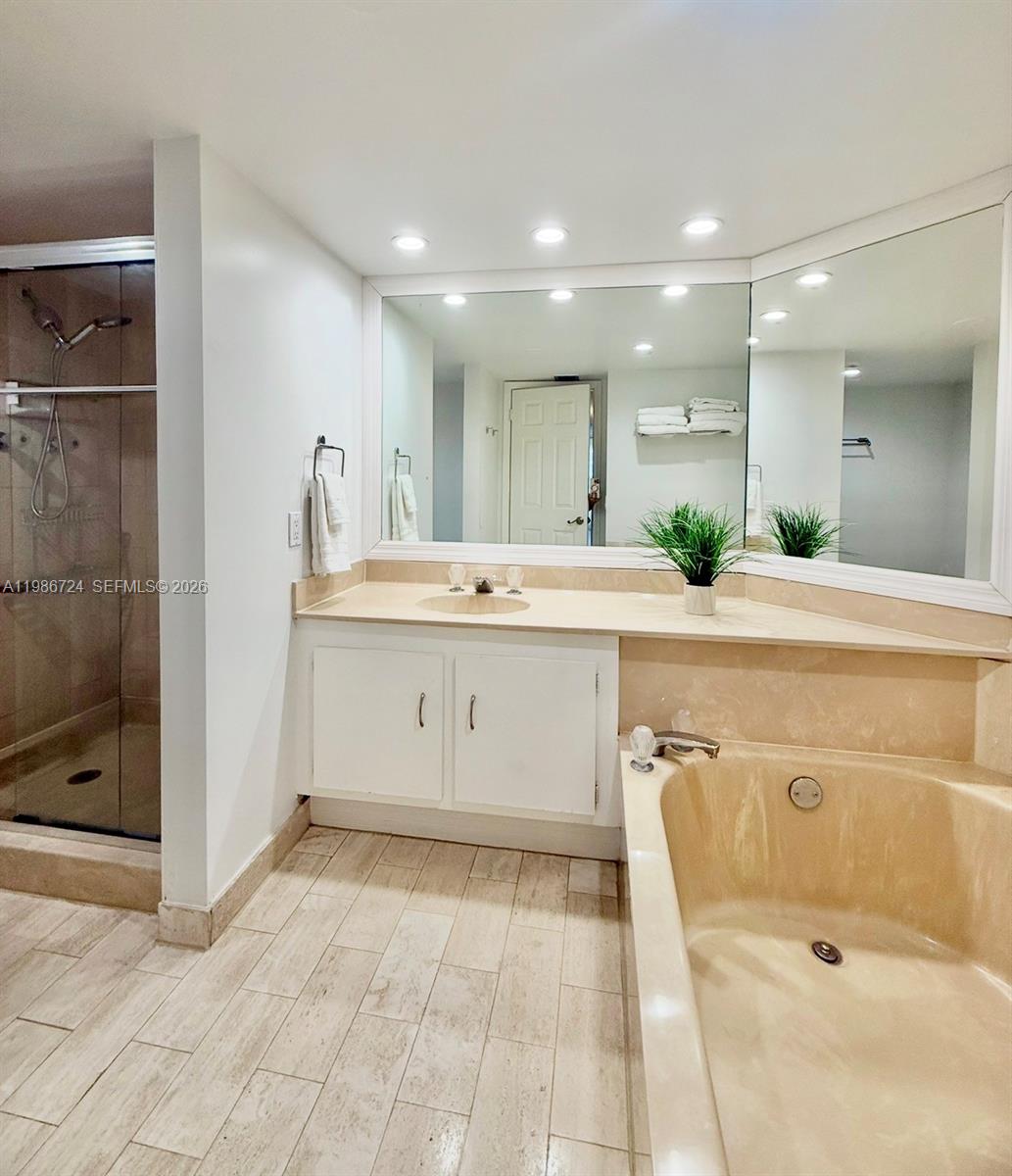 VENETIA CONDO - Residential Lease