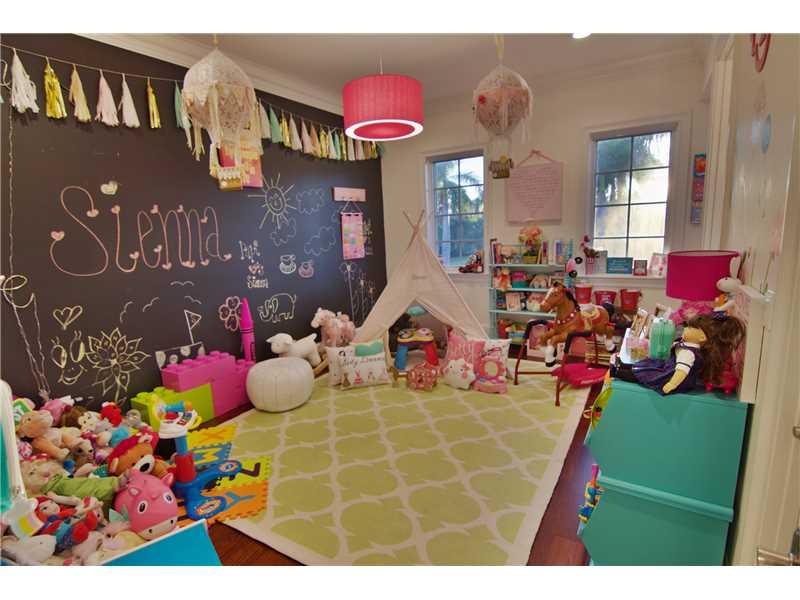 ROBERTA ENTERPRISES - Residential