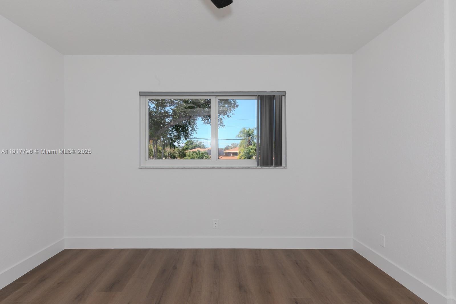 HOLLYWOOD GARDENS - Residential Lease