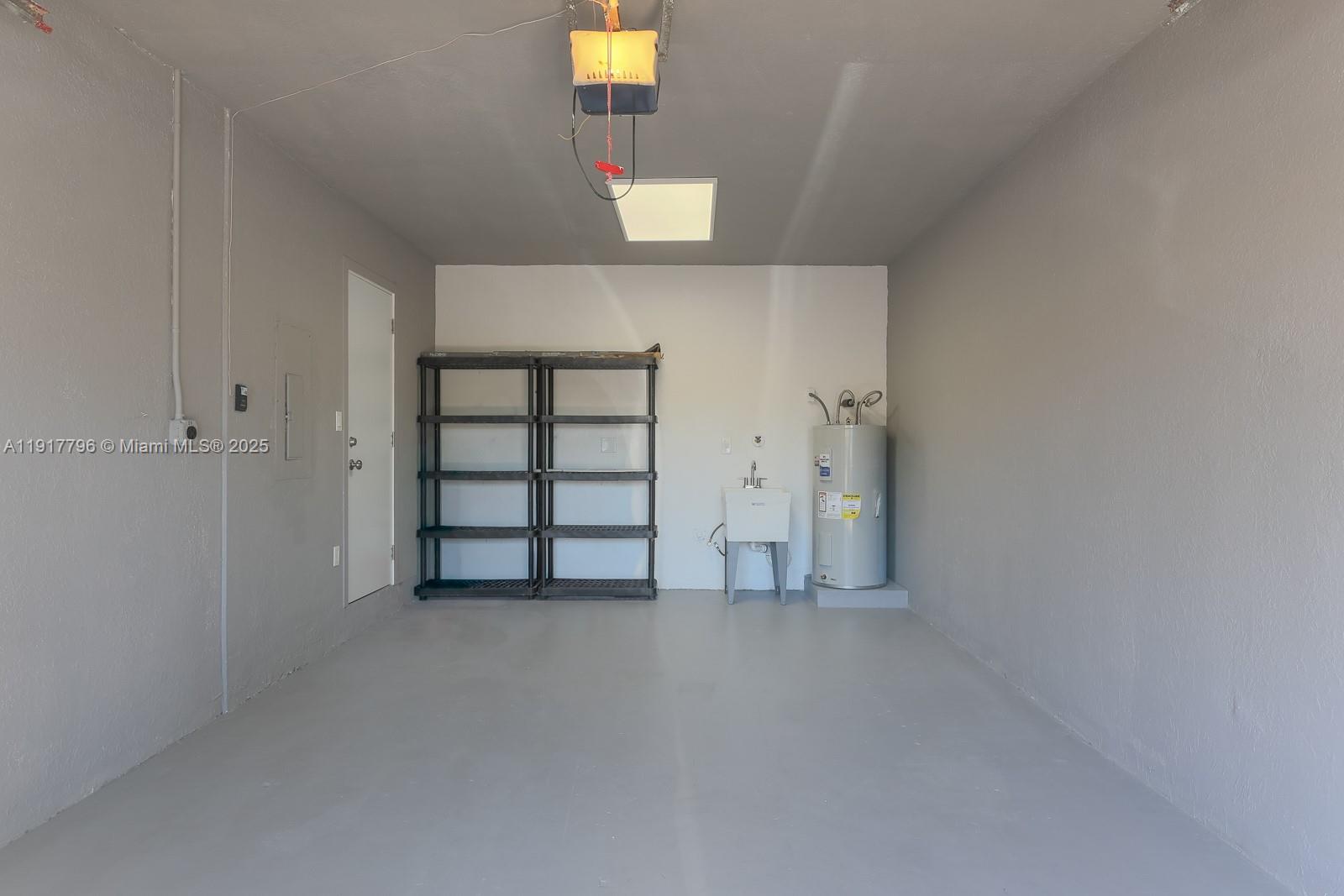 HOLLYWOOD GARDENS - Residential Lease