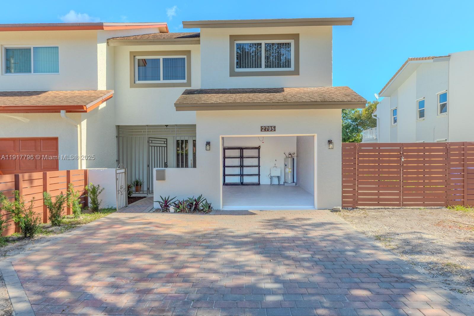 HOLLYWOOD GARDENS - Residential Lease