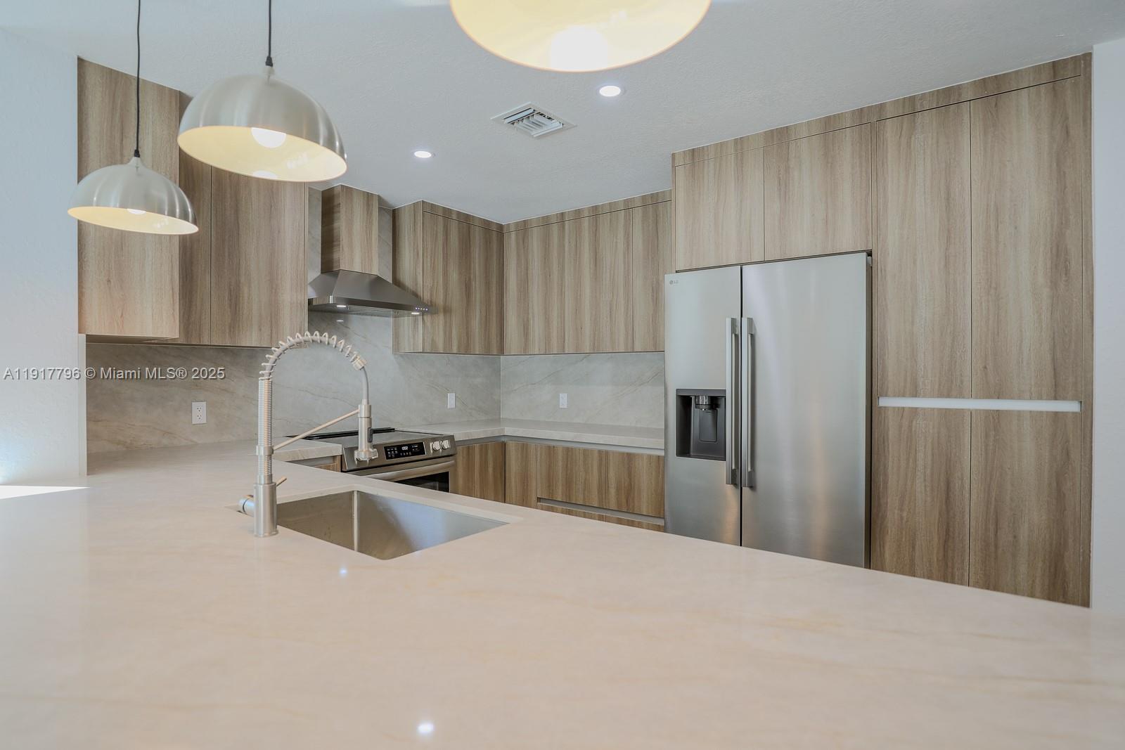 HOLLYWOOD GARDENS - Residential Lease