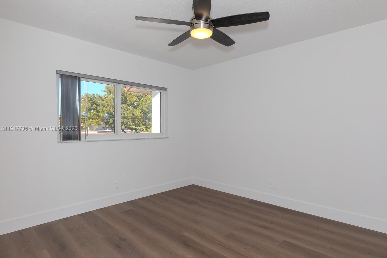 HOLLYWOOD GARDENS - Residential Lease