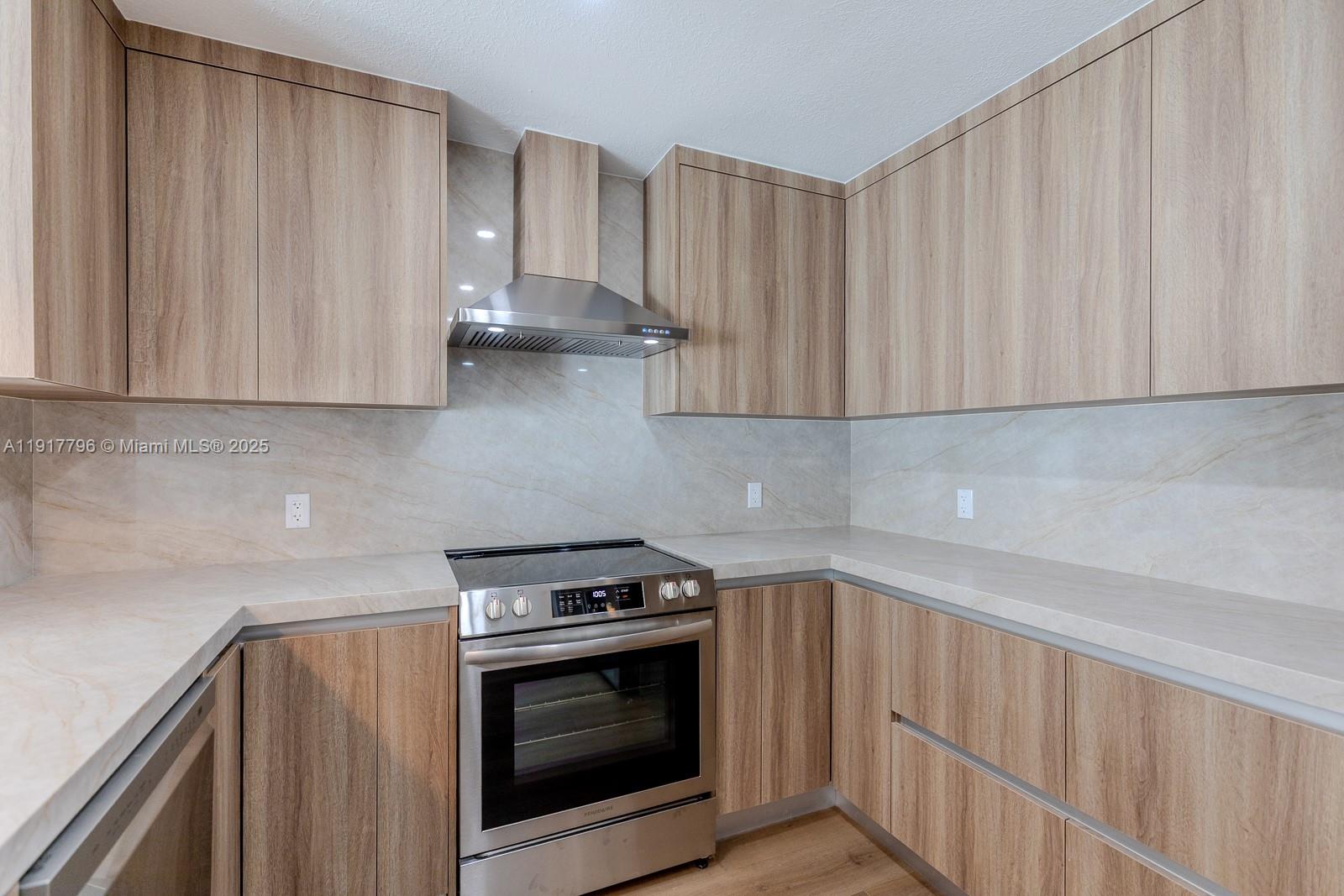 HOLLYWOOD GARDENS - Residential Lease