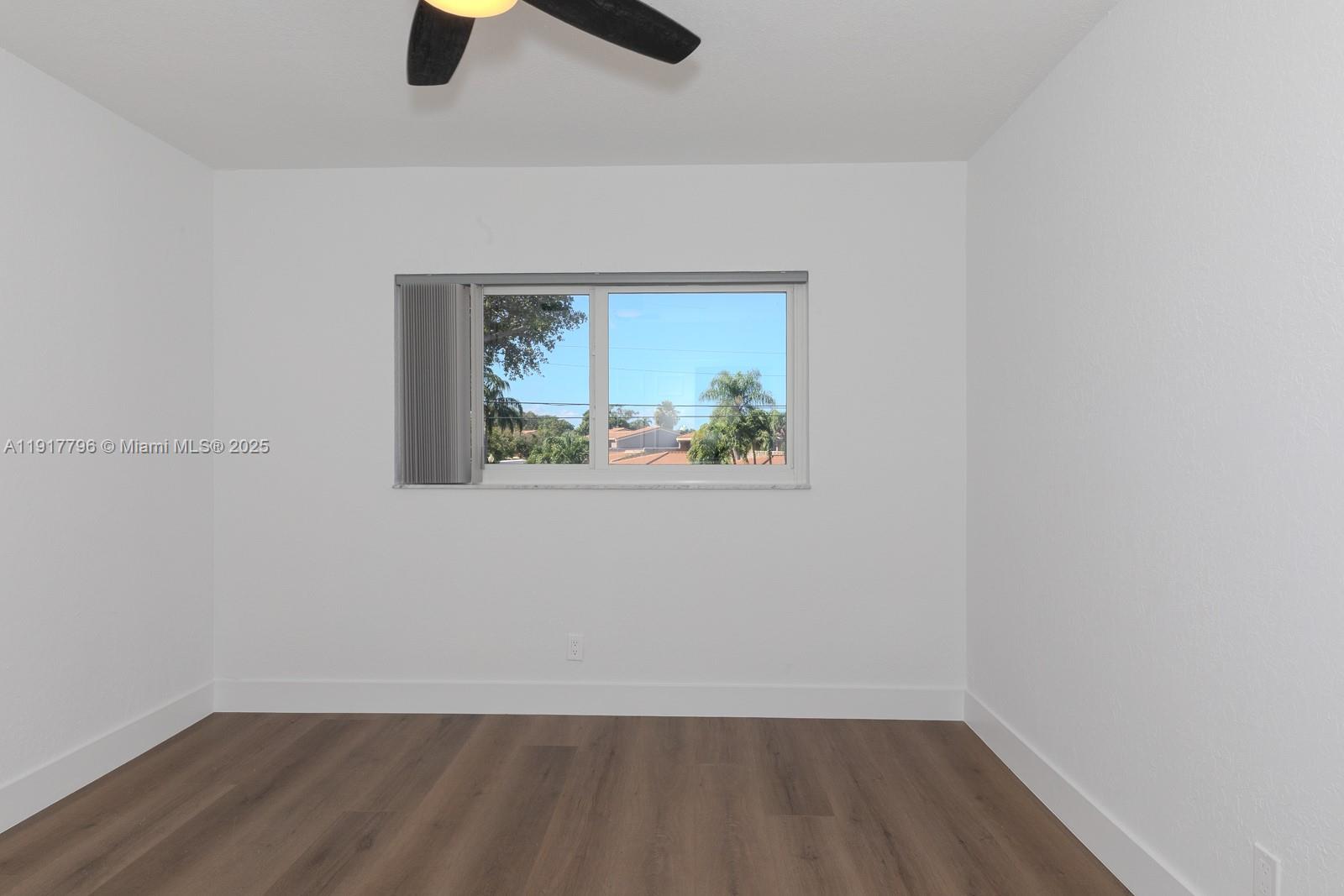 HOLLYWOOD GARDENS - Residential Lease