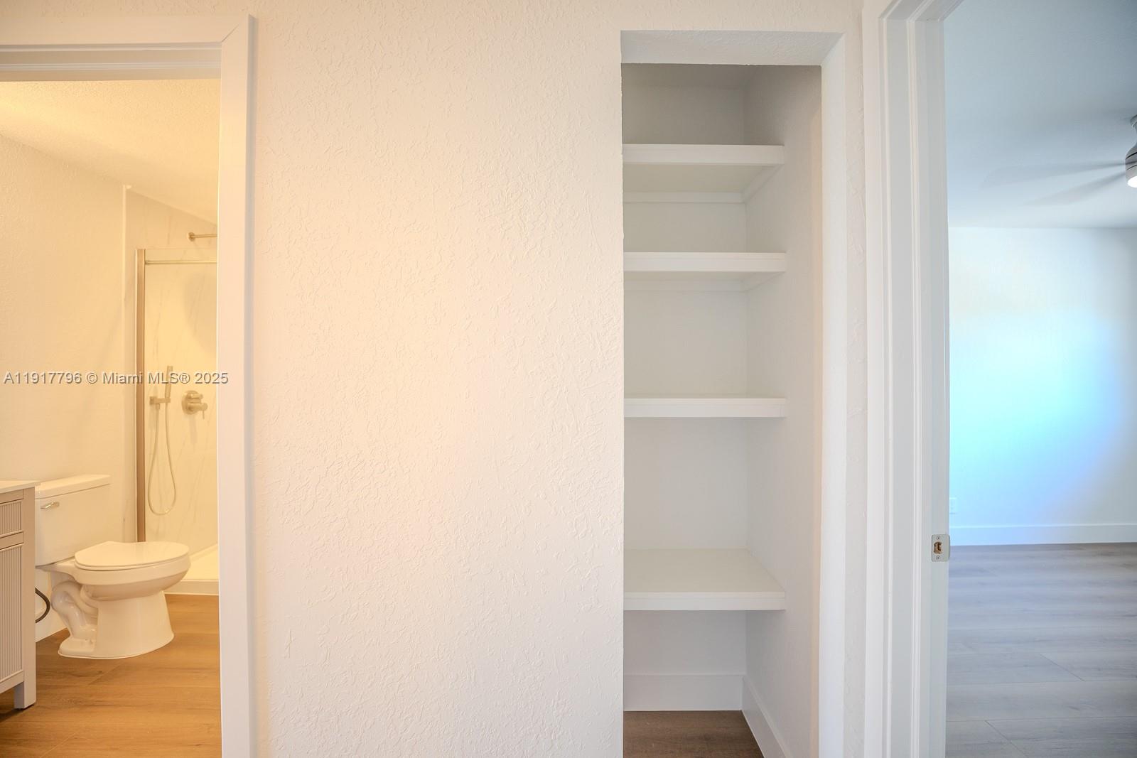 HOLLYWOOD GARDENS - Residential Lease