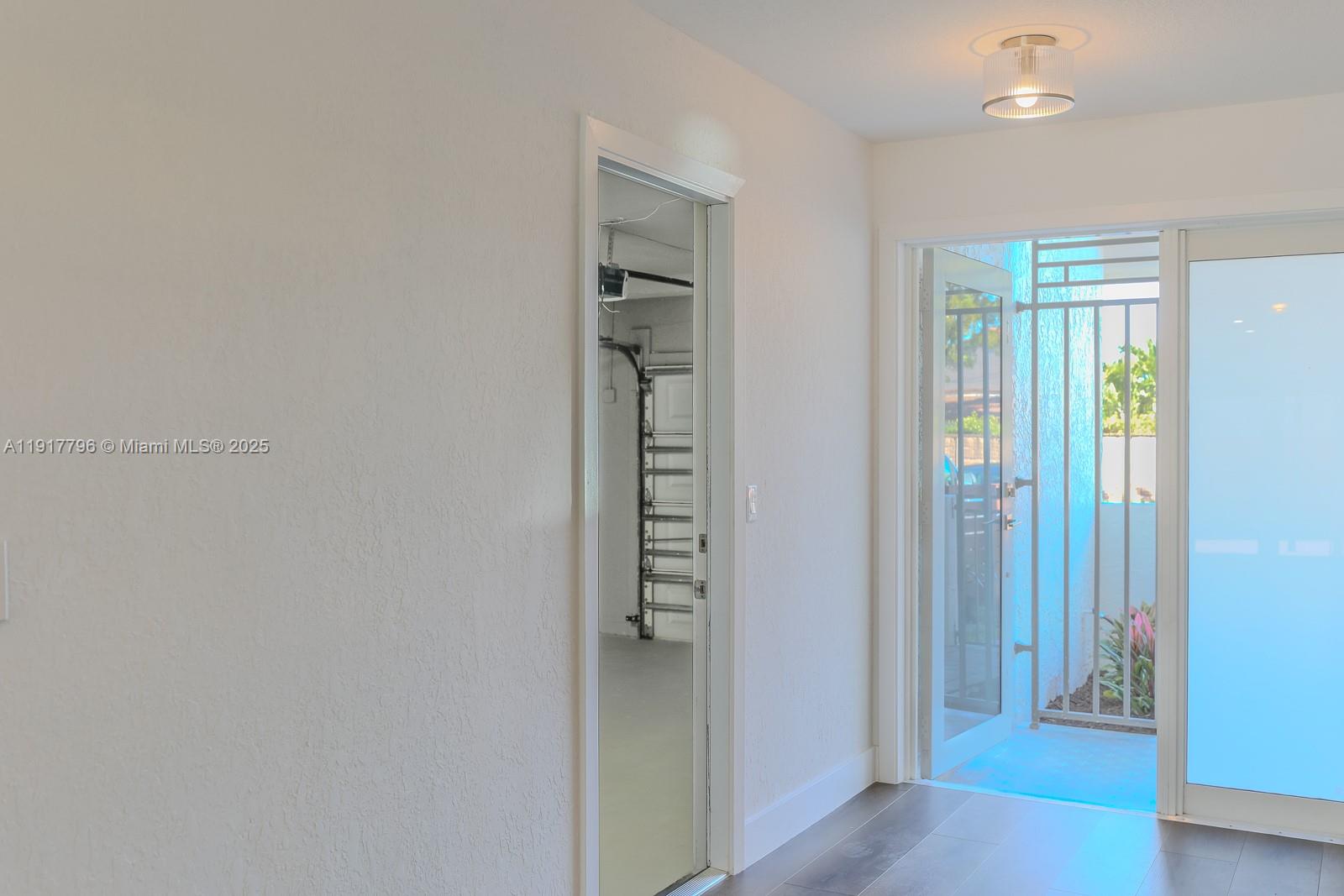 HOLLYWOOD GARDENS - Residential Lease