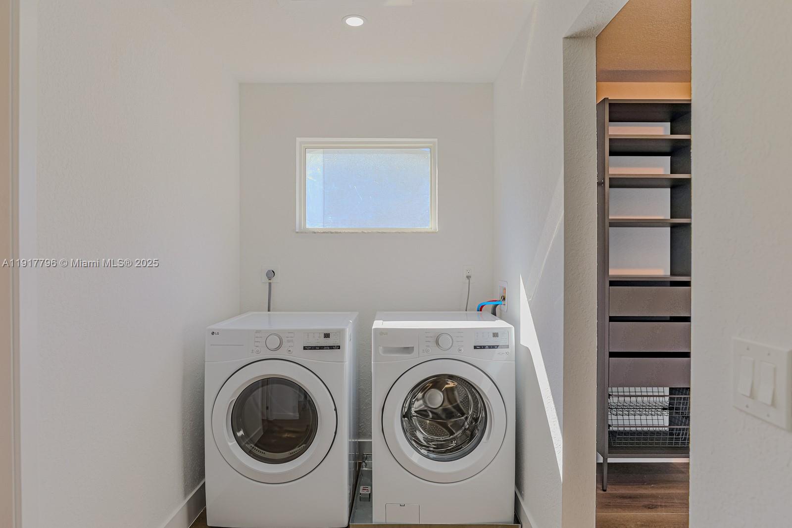 HOLLYWOOD GARDENS - Residential Lease