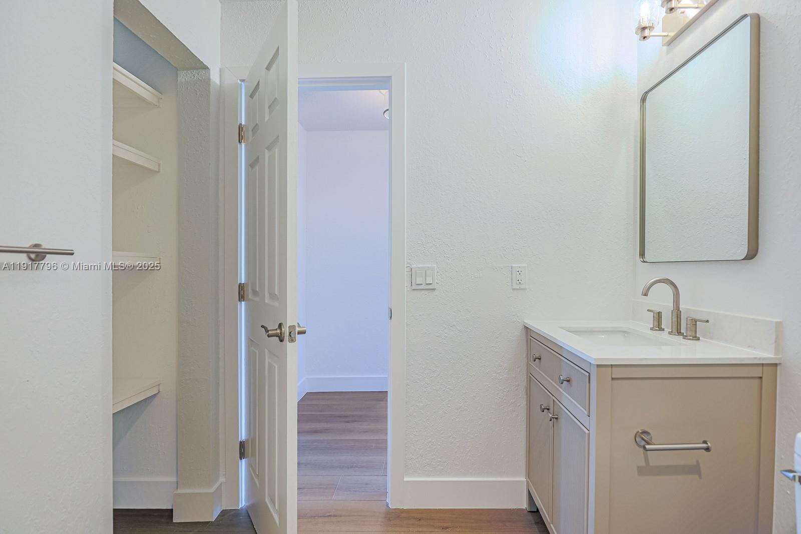 HOLLYWOOD GARDENS - Residential Lease