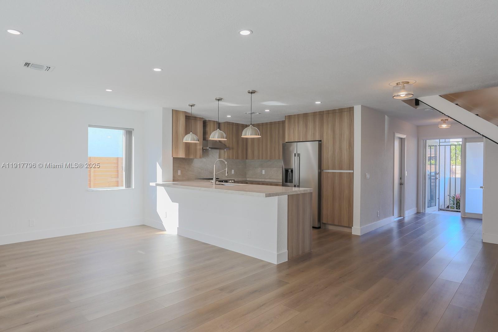 HOLLYWOOD GARDENS - Residential Lease