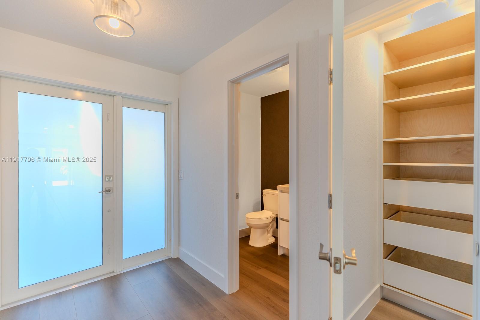 HOLLYWOOD GARDENS - Residential Lease