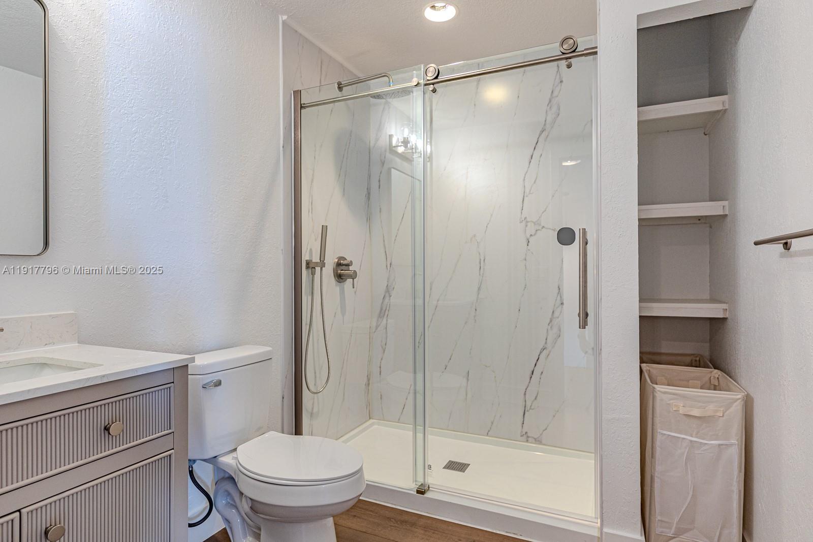 HOLLYWOOD GARDENS - Residential Lease