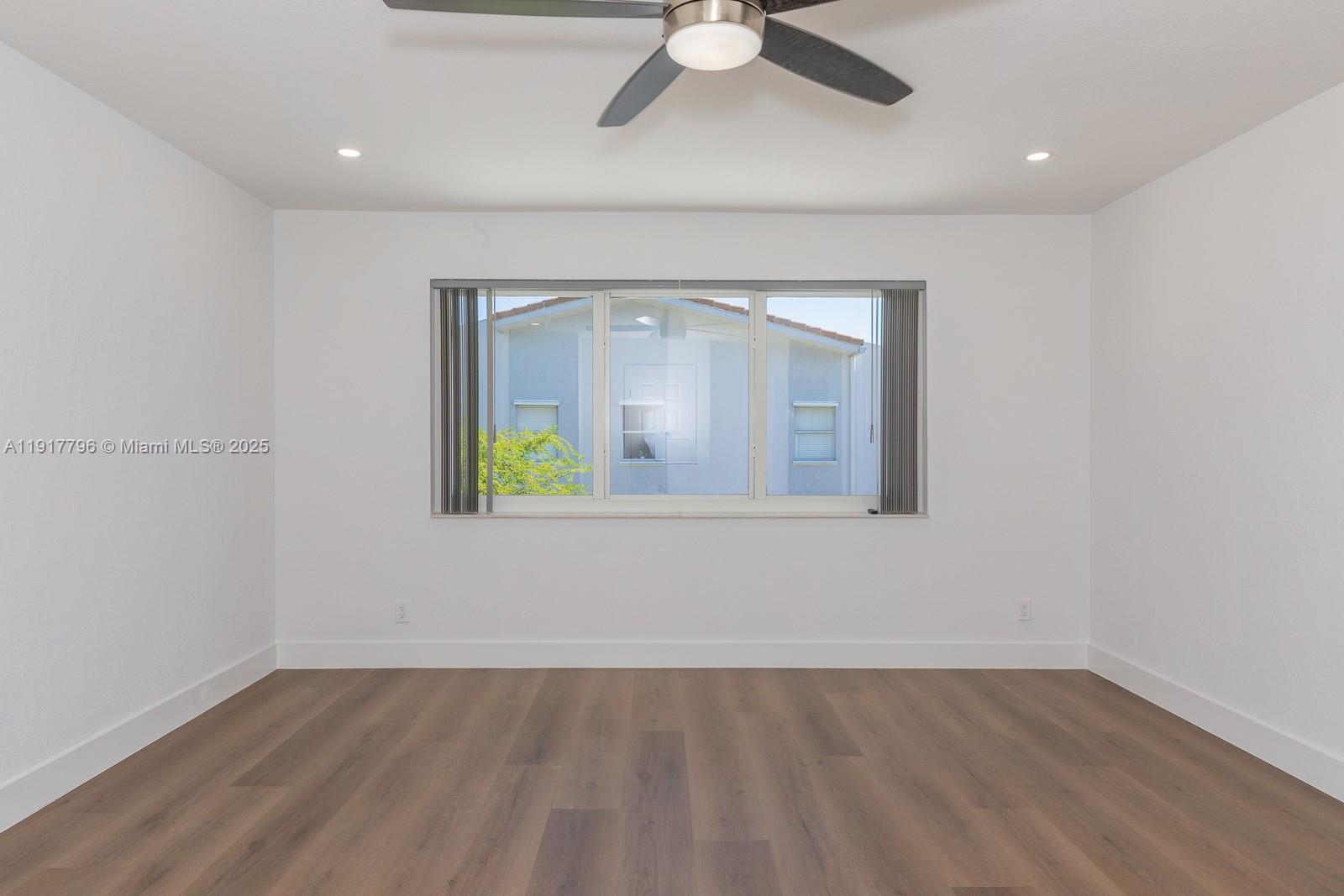 HOLLYWOOD GARDENS - Residential Lease