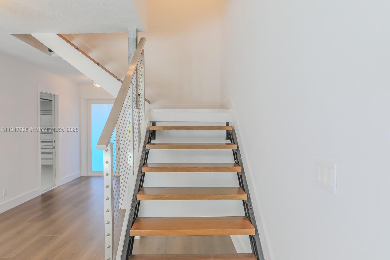 HOLLYWOOD GARDENS - Residential Lease