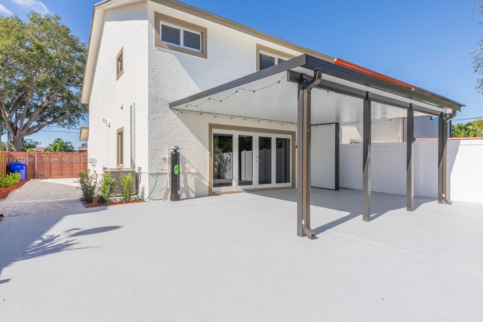 HOLLYWOOD GARDENS - Residential Lease