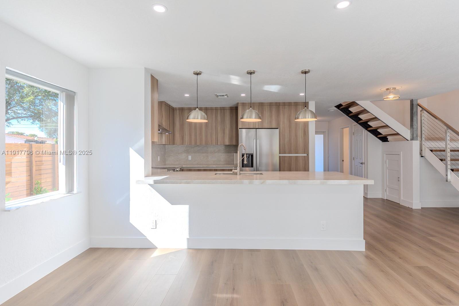 HOLLYWOOD GARDENS - Residential Lease