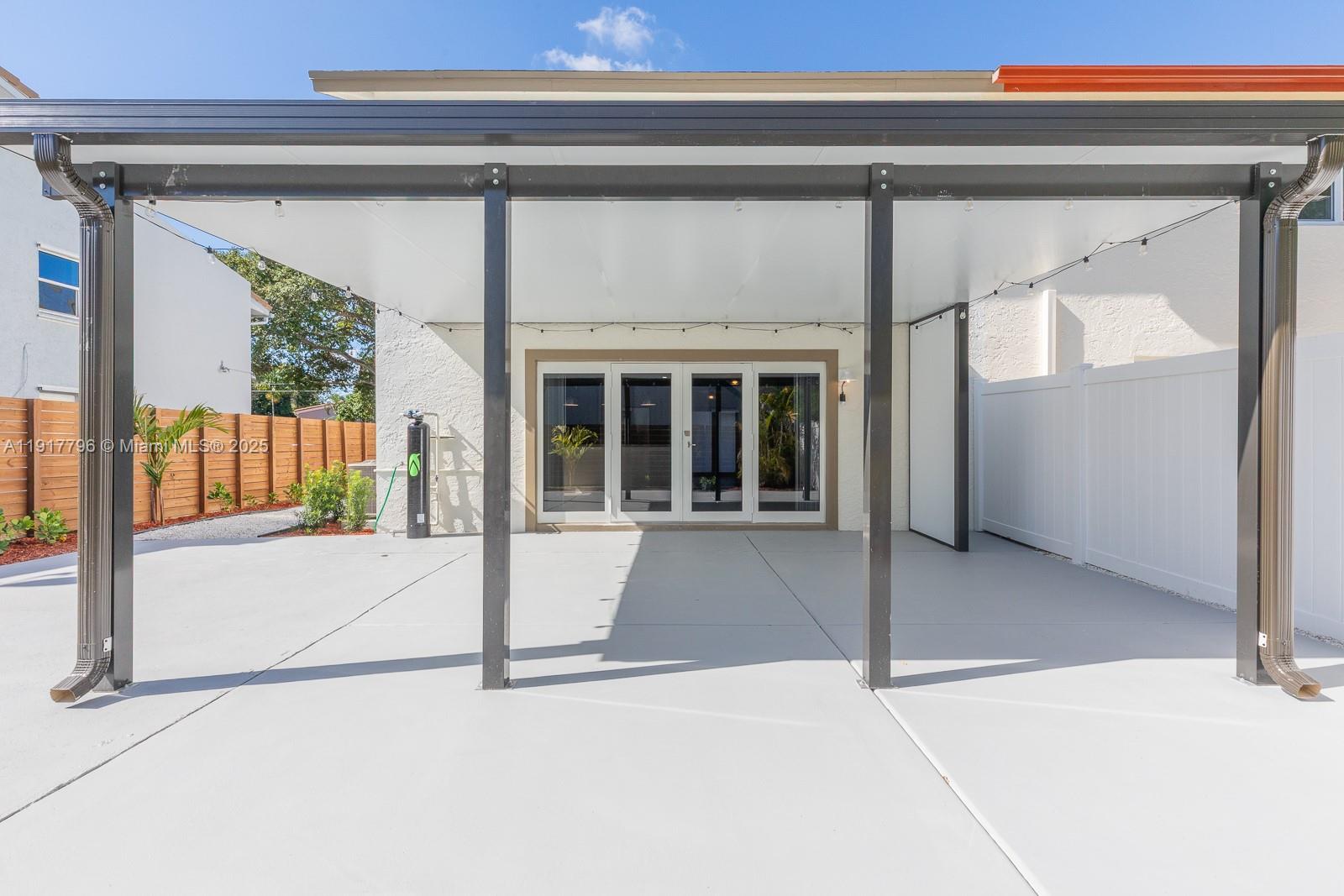 HOLLYWOOD GARDENS - Residential Lease